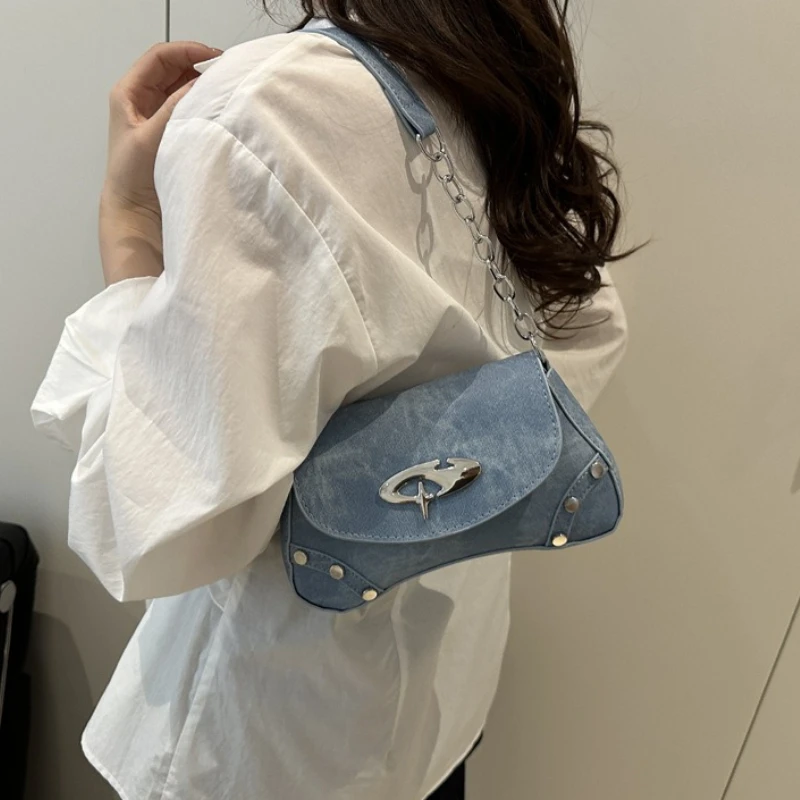 Lightweight Shoulder Purse with Metal Chain Strap,Star Shaped Metal Buckle, Rivet Edge, Y2K Underarm Bag, Fashion Women Handbag