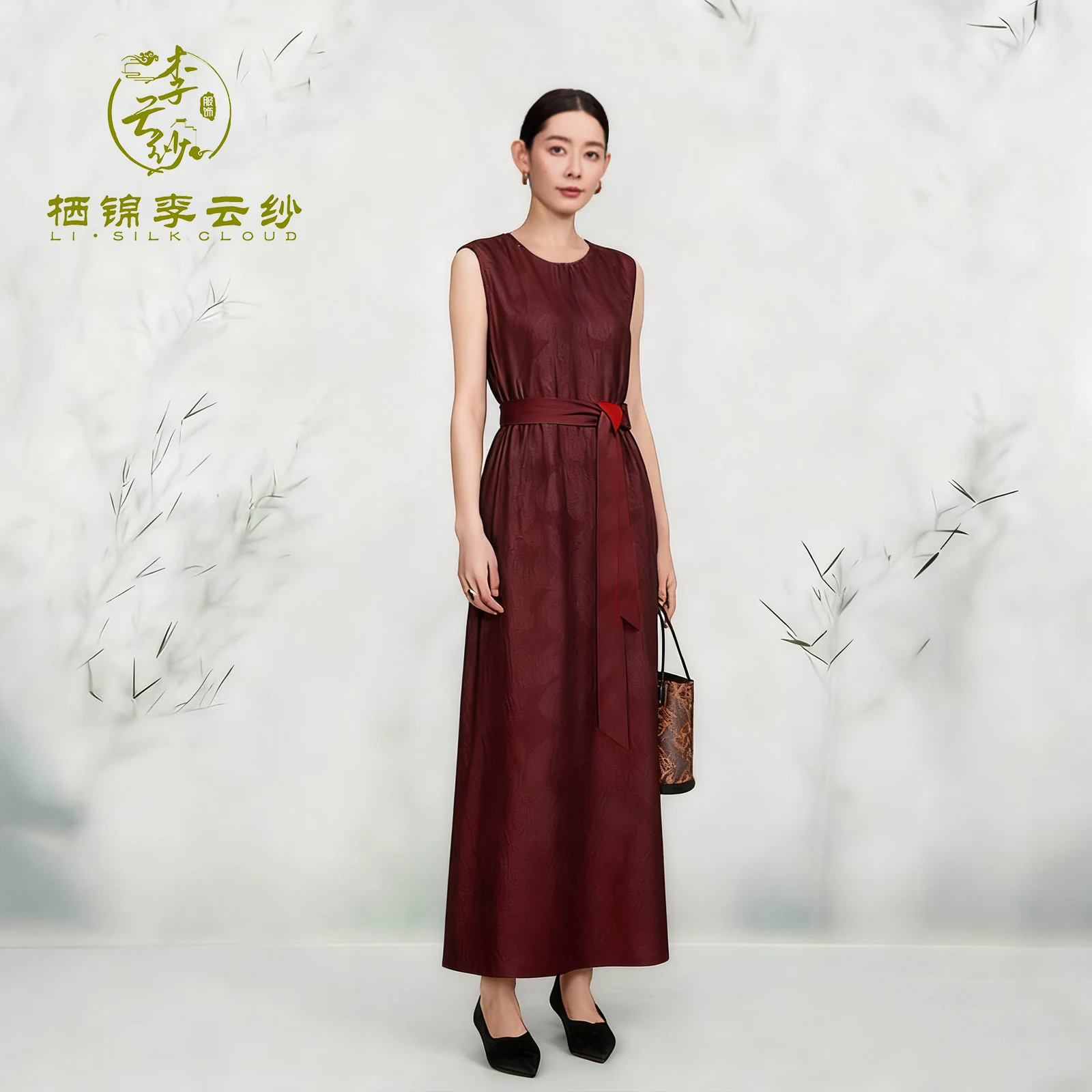 

LI SILK CLOUD Women's Xiangyunsha Silk Dress - Red Double-Sided Wearable, Traditional Chinese Fabric, Elegant Design