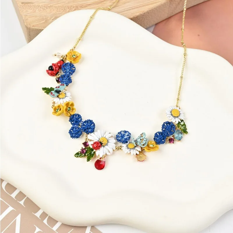 

Enamel Crafts Blue White Daisy Light Green Ladybug Butterfly Heavy Industry Necklace Elegant Style Yellow Flower Necklace Women