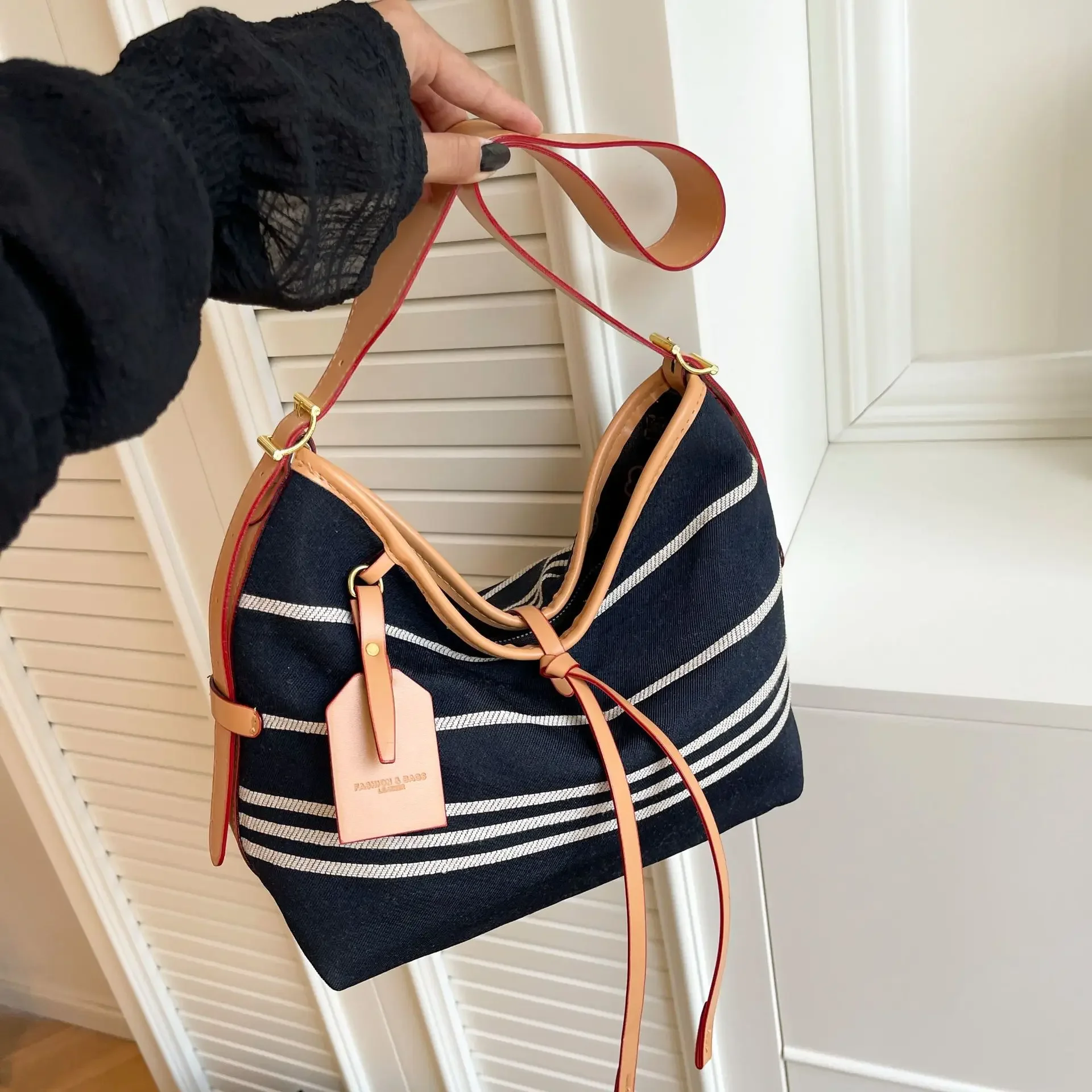 

Bag Women's Bucket Super Hot Striped Tote Bag 2025 New Simple Canvas Casual Versatile Messenger Bag Shoulder Bag