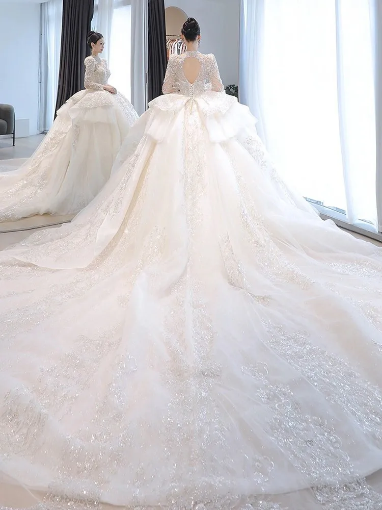 Main Wedding Dress 2026 New Bridal Long Sleeve Retro Advanced Texture French Light Luxury Heavy Work Large Tail Small