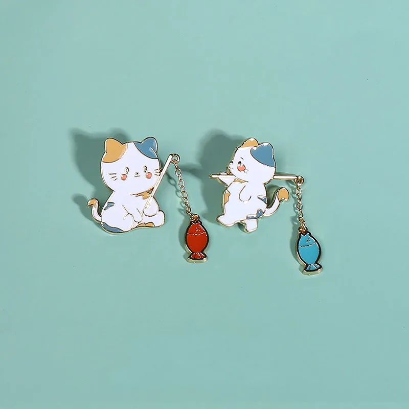 Cute cat metal enamel brooch, cartoon cat fishing badge, cute and sweet couple, girlfriend, pins, clothing bags, jewelry gifts