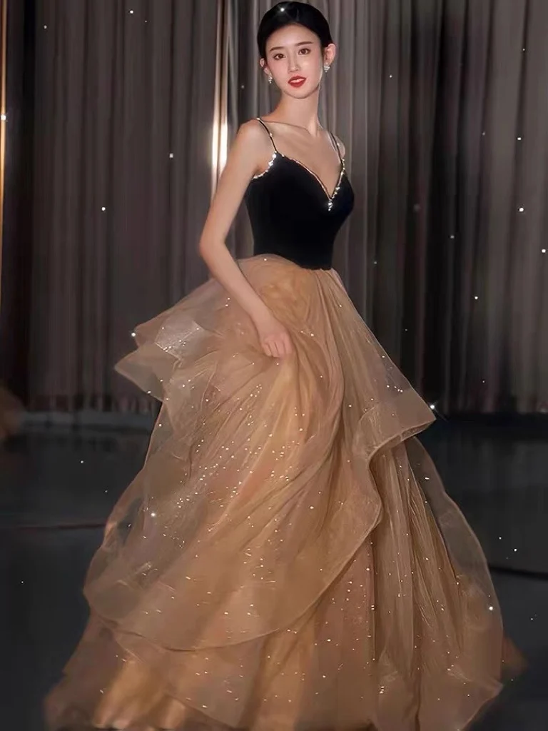 Gold Black Velvet Prom Dresses Spaghetti Strap A-Line V Neck Sparkly Ruffles Pleat Luxury Party Evening Celebrity Gown 2024