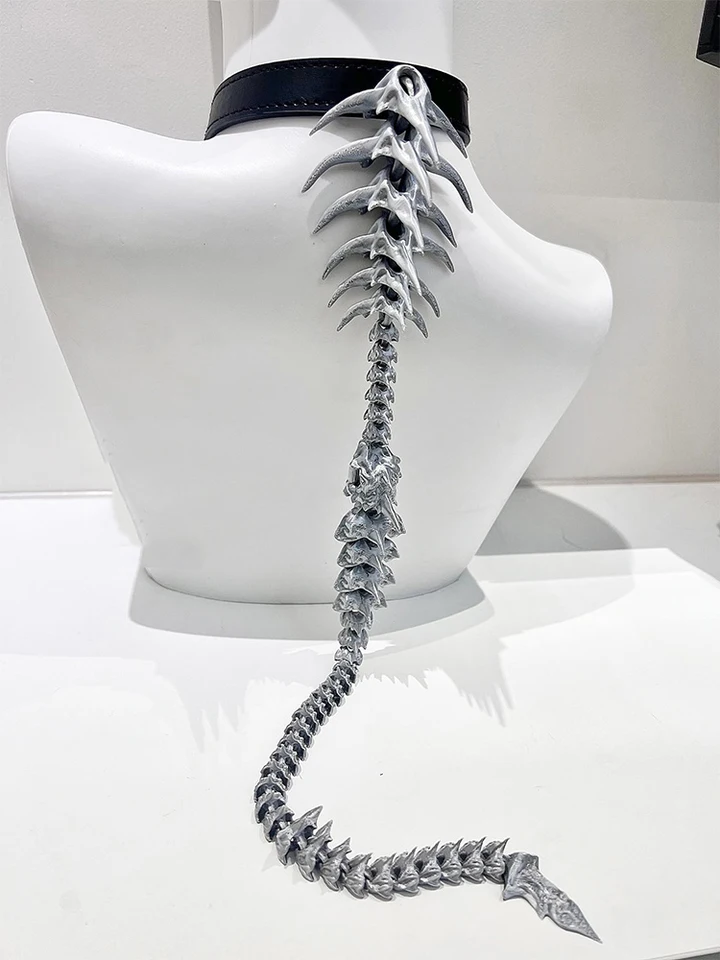 ZHUHE The Spiny Spine Necklace In The Neo-Gothic Style Is A