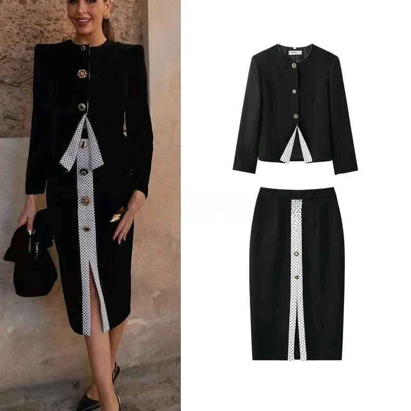 طقم نسائي جديد للربيع بأسلوب هيبورن يتكون من تنورة قصيرة مرقعة وسترة بأكمام طويلة وياقة مستديرة مزينة بأزرار