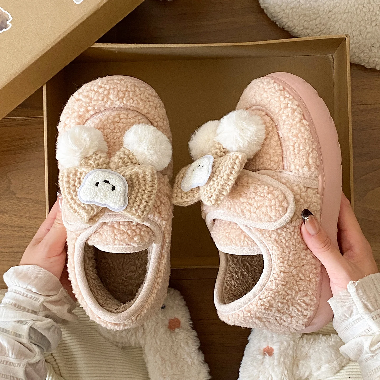 

Милые женские тапочки с героями мультфильмов, зимние теплые домашние плюшевые тапочки с мягкой подошвой, парные нескользящие домашние хлопковые туфли на плоском каблуке