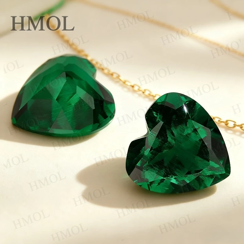 أحجار كريمة مفكوكة على شكل قلب مختبر نمت زمرد زامبي مع شقوق مدخلات داخل الحرارية المائية لمجوهرات عيد الميلاد وعيد الشكر