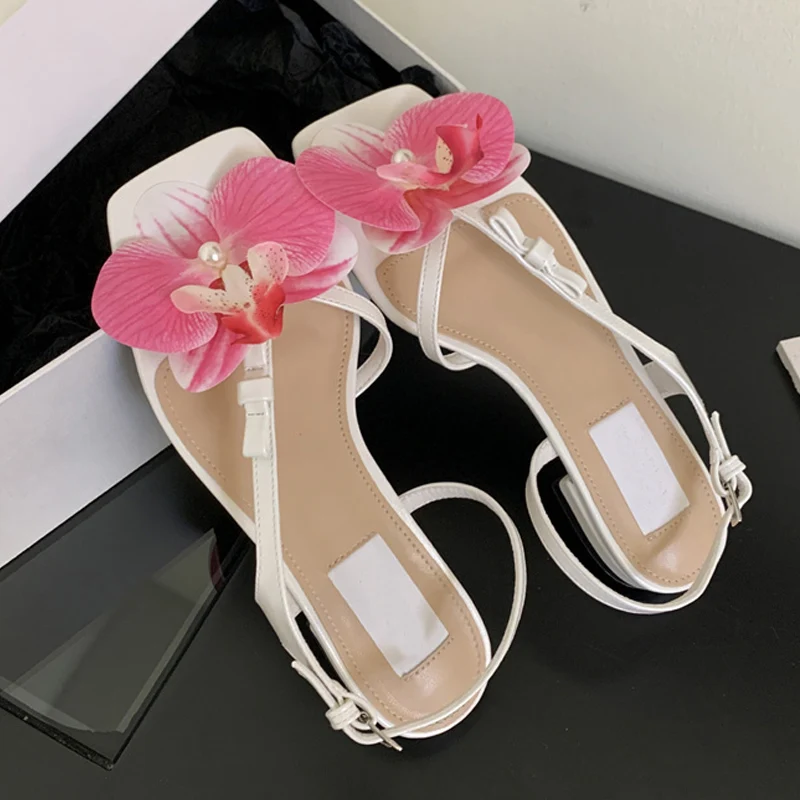 Liyke Roman Style Gold White Sandal For Women 2025 Summer Fashion Flowers Clip Toe Back Buckle Strap Ladies Shoes Flat Sandalias