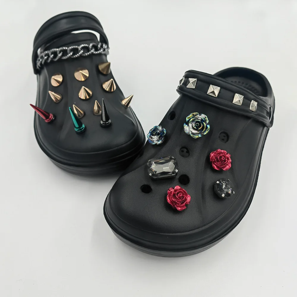 فاسق برشام نمط مثقب مجموعة إكسسوارات الأحذية غير المتكافئة الزخرفية مشبك الظلام الرياح الأحمر الرجال والنساء إكسسوارات الأحذية #3