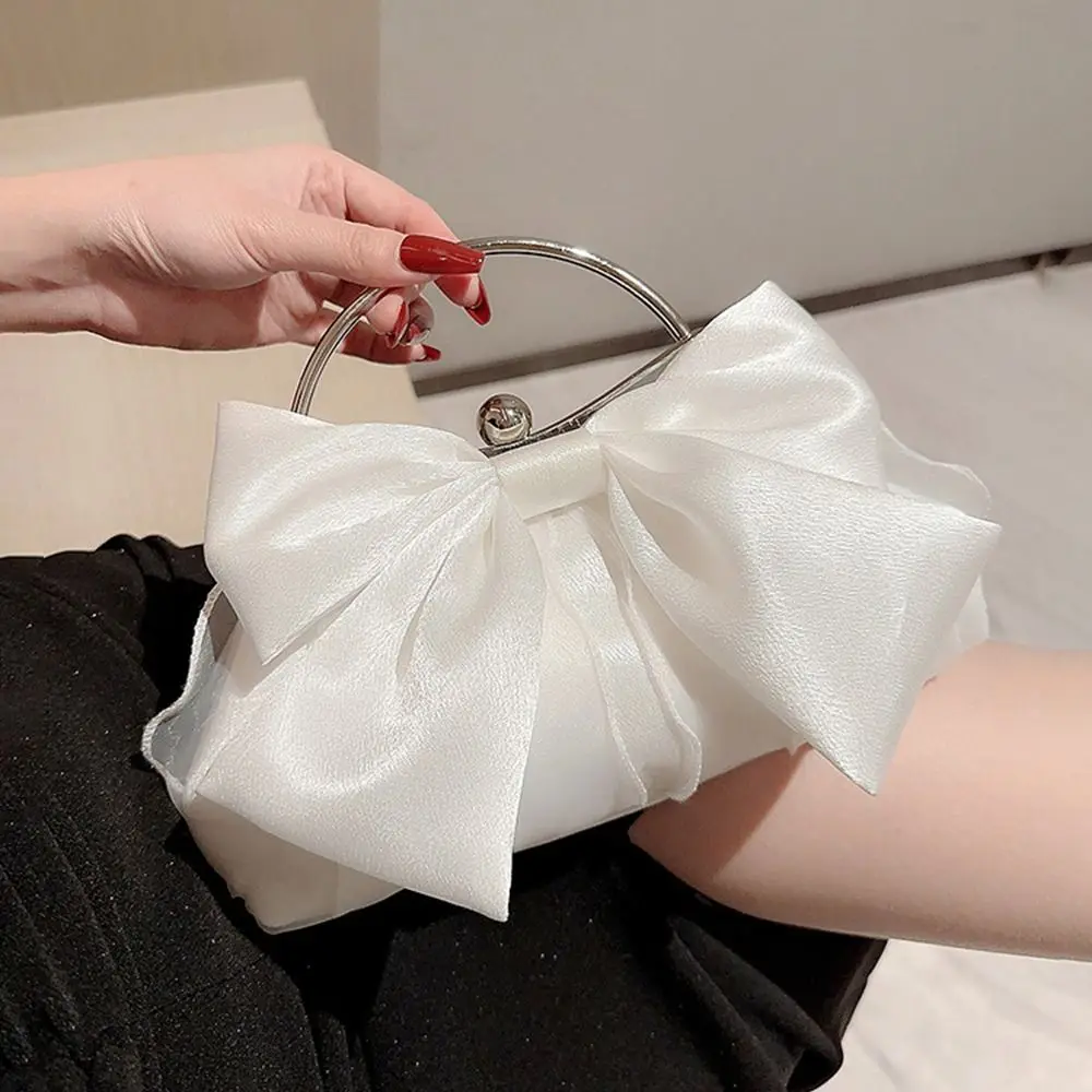 Рисунок 4 - Золотая яркая шелковая вечерняя сумка с бантом