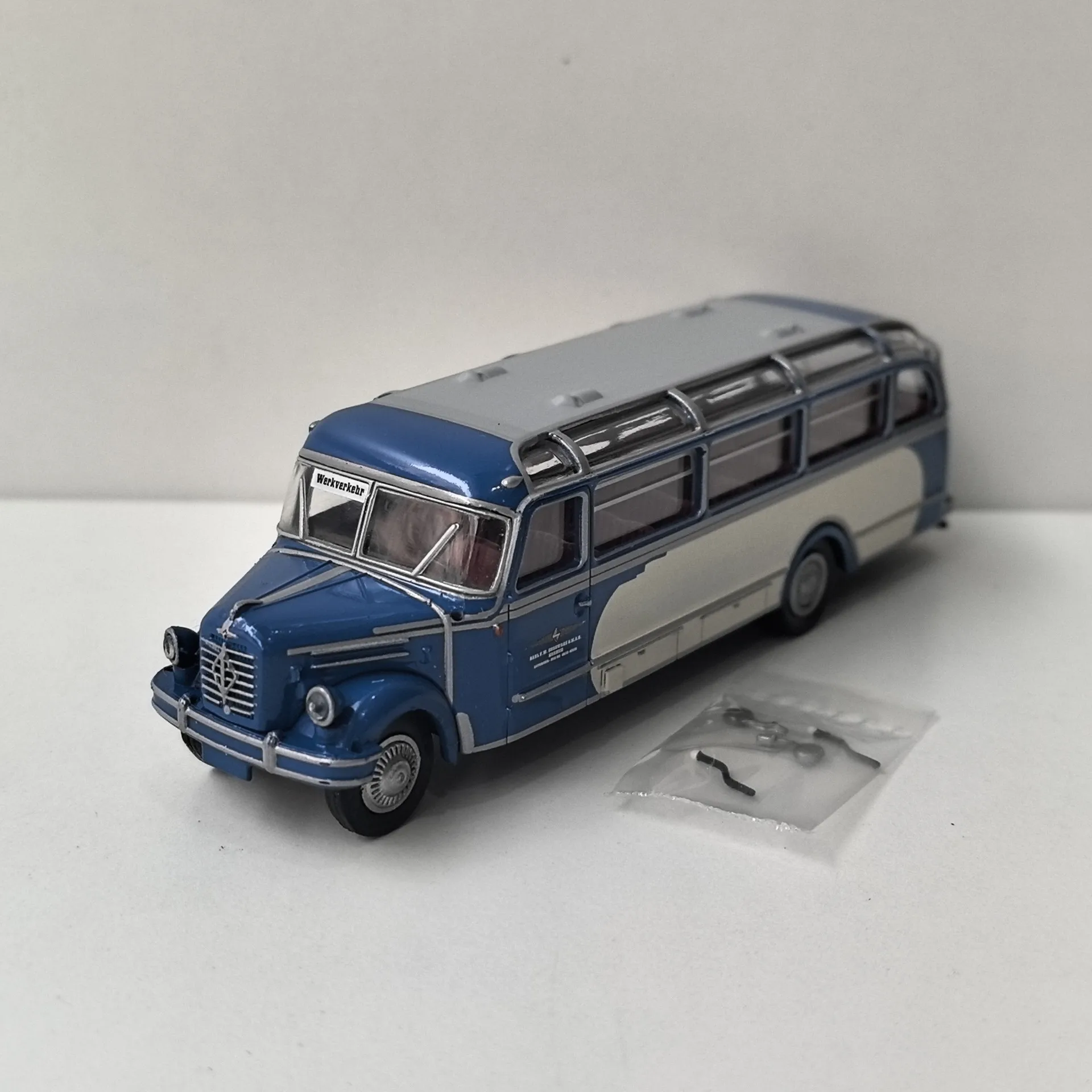 

Diecast BREKINA 1/87 Scale HO Borgward BO 4000 Bus Plastic Material Model Collectible Toy Gift Souvenir Display Ornament