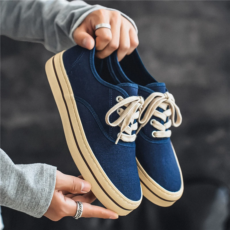 Korean Version of Minimalist Niche Canvas Shoes for Men, 2026 Summer New Lightweight Soft Sole Versatile Casual White Shoes