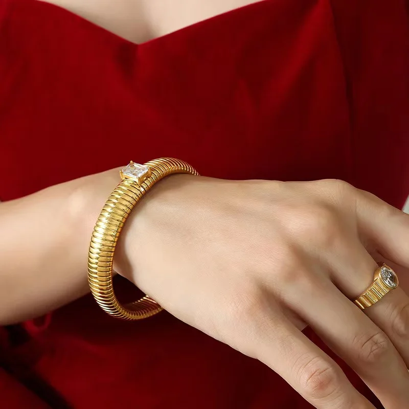 Stainless Steel Elastic Snake Shaped Zircon Bracelet Vintage Gold Color Exquisite Hip Hop Punk Bangle for Women Girls YS156