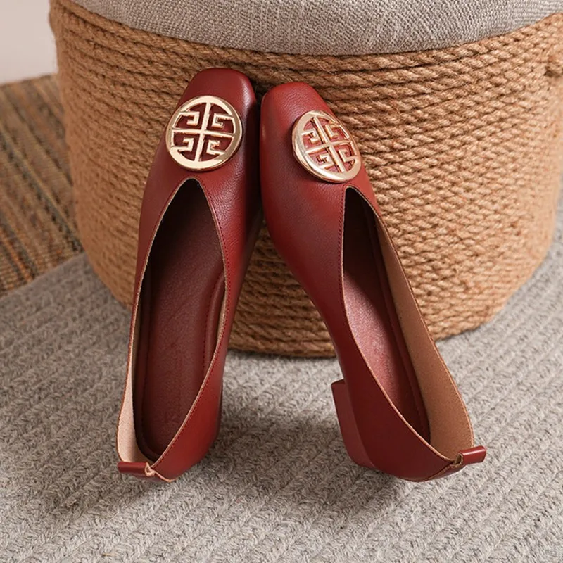 รองเท้าส้นเตี้ยทรงเหลี่ยม สีพื้น สไตล์เรโทรลำลอง รุ่นใหม่ ปี 2025 ไซส์ 33-43 ขายดี รองเท้าลำลองผู้หญิง คุณภาพเยี่ยม