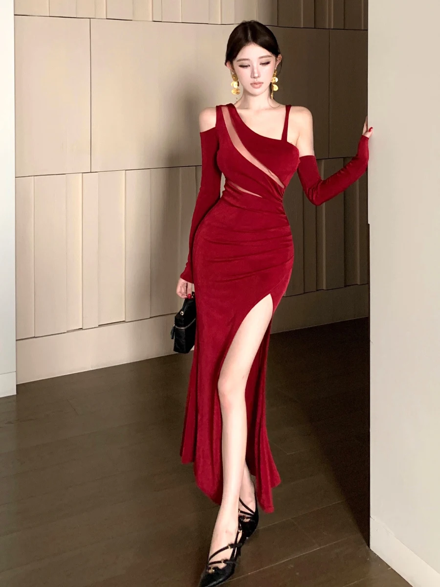 Vestido de noche rojo lujoso de un solo hombro para mujer, vestido ceñido con abertura escalonada y fruncido tallado para evento femenino, vestido elegante para presentador de graduación