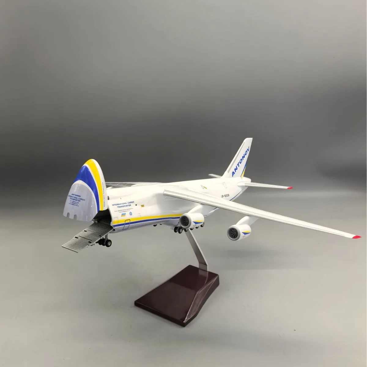 42CM 1/165 Scale For Antonov AN-124 Mriya Transport Aircraft Simulation Airplane Resin Plastic Replica Model For Collection Gift