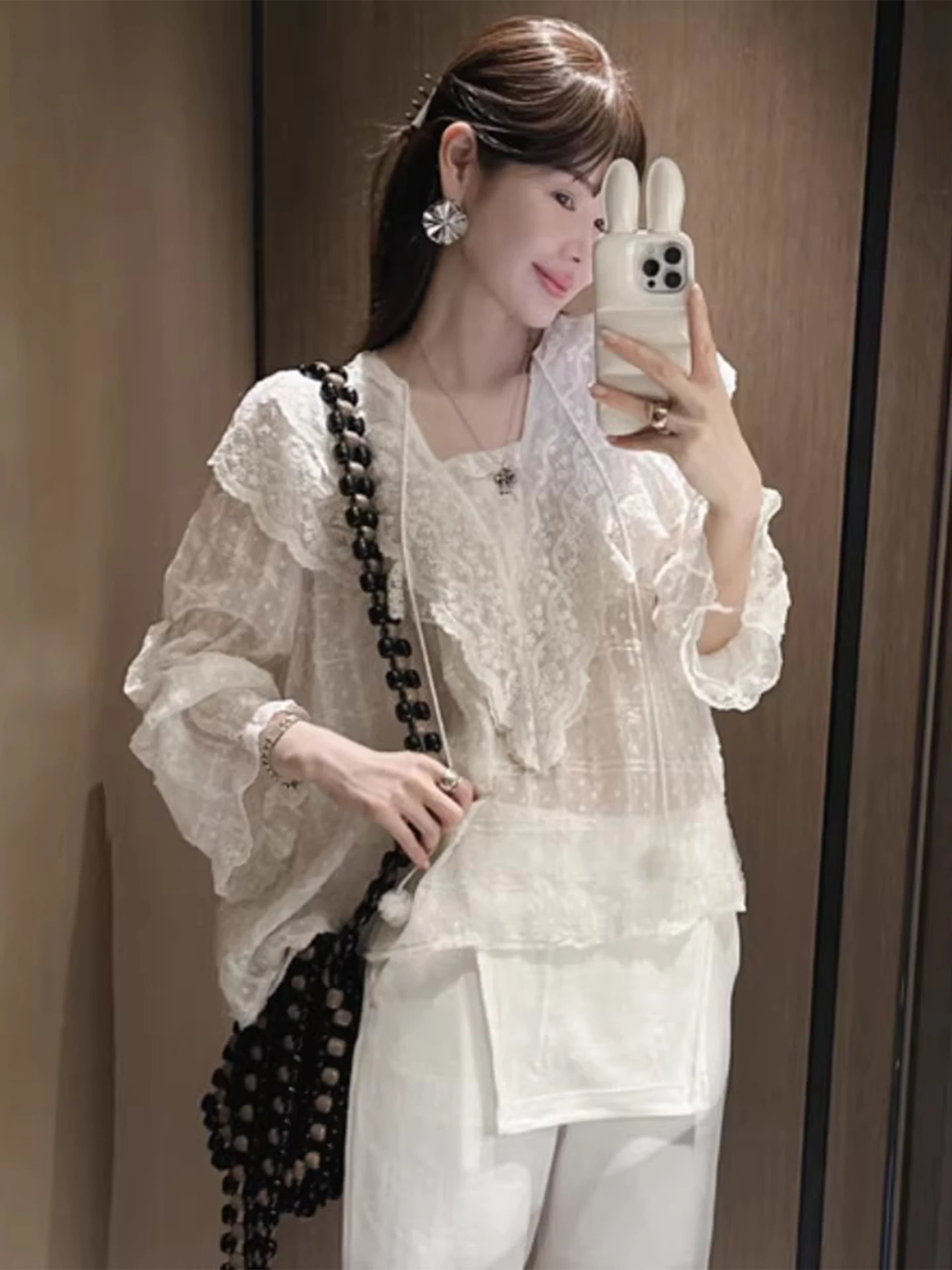 

Элегантная женская блузка с кружевным вышитым воротником и длинными рукавами, новинка весеннего сезона, шикарная прозрачная блузка в корейском стиле, свободный крой, полиэстер...