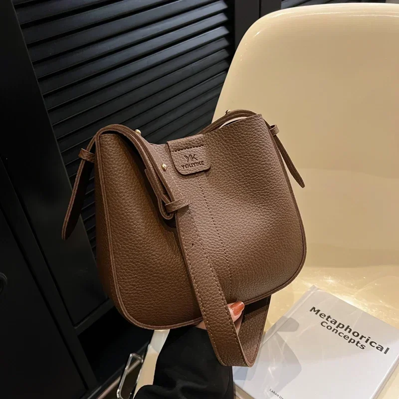 

High-end New Fashion Women's Crossbody Bag 2025 Niche Design PU Women Shoulder Bag Solid Color Buckle Bucket Bag