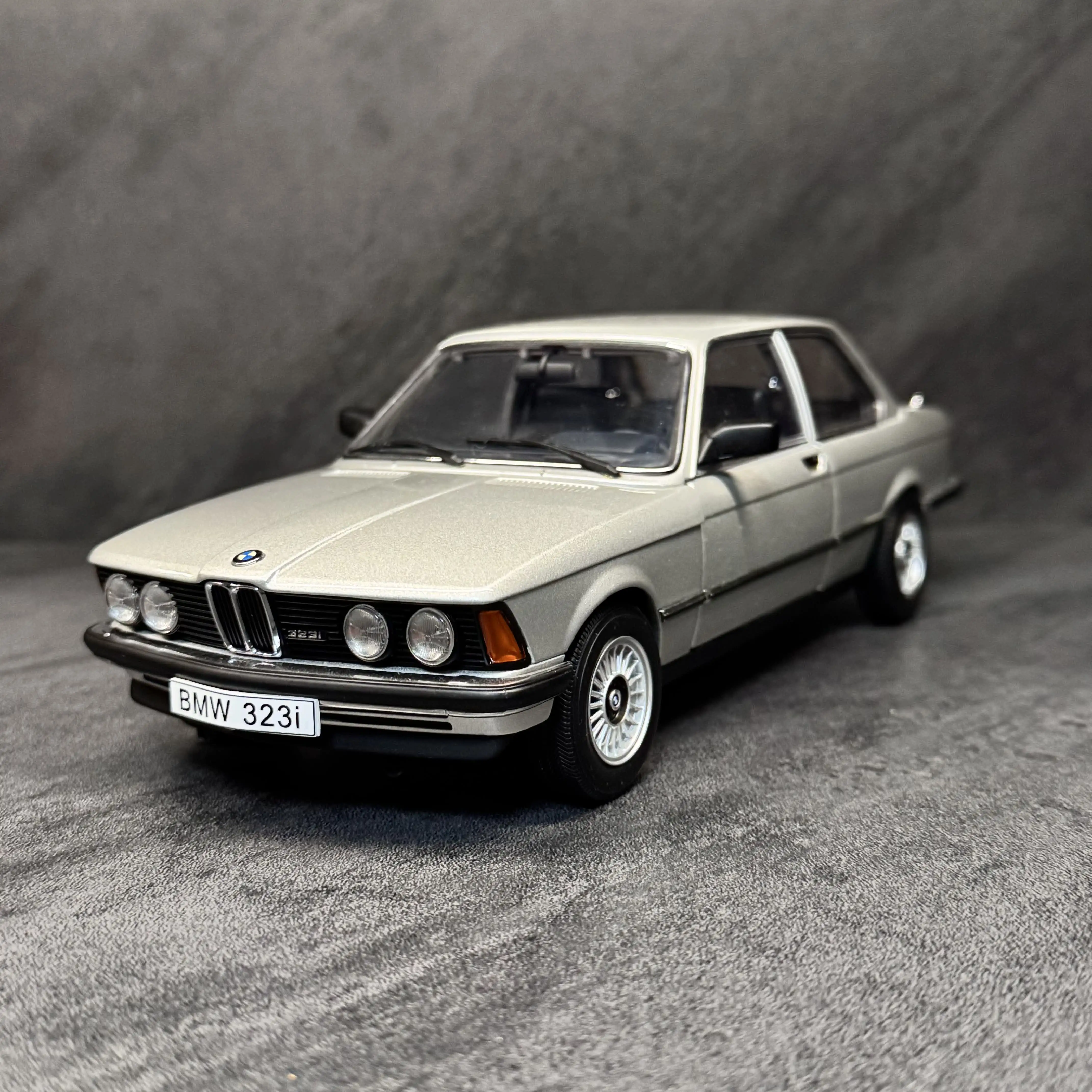 Autoart 1:18 323i E21 Silver Simulation Limited Edition All Open Alloy Metal Static Car Model Toy Gift