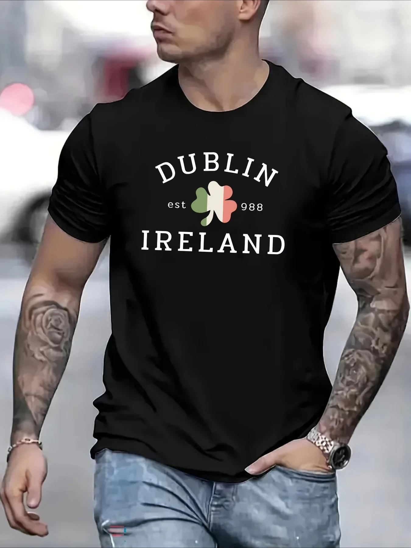 

Men's fashionable cotton T-shirt with round neck and short sleeves printed with interesting English patterns.