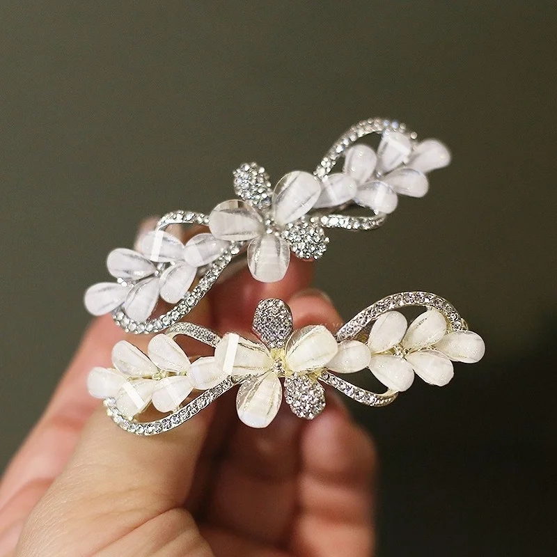 

Floral Spring Hairpin, Back-Of-Head Hair Clip, Half-Up Hairstyle, Straight Horizontal Headband