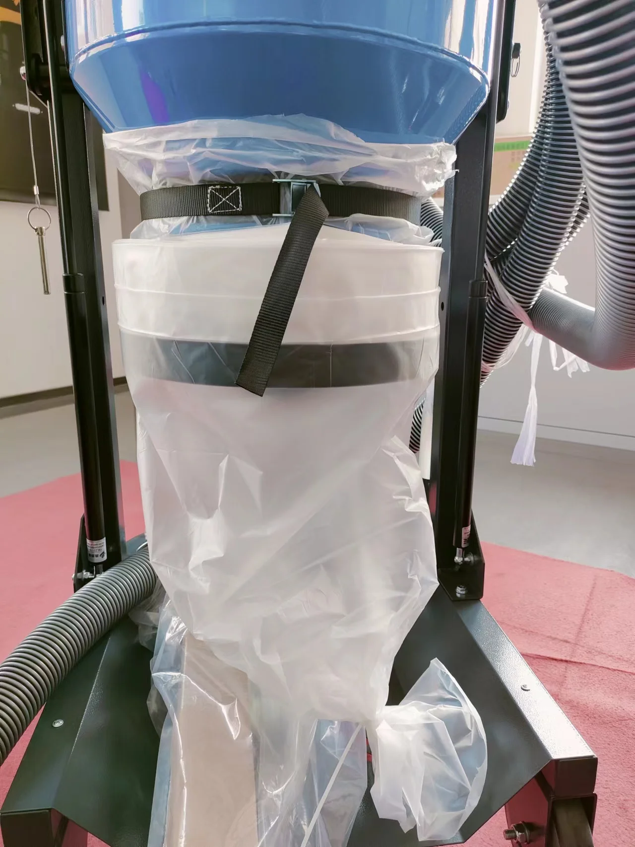 سعر المصنع تصفية 220 فولت 110 فولت آلة تنظيف الأرضيات الصناعية الثقيلة مكنسة كهربائية للغبار والأرضيات الخرسانية