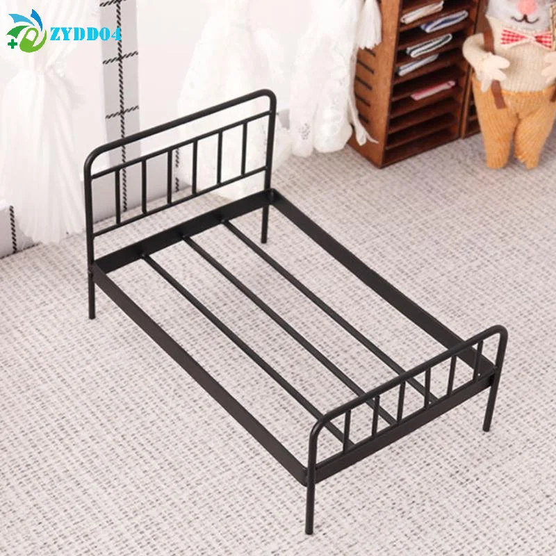● 1 個 1:12 ドールハウスミニチュア黒鉄人形ベッドモデルミニ人形家具シミュレーションベッド寝室 DIY アクセサリーおもちゃ