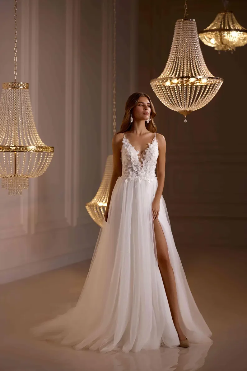 

Vestidos De Novia Romantic 3D Floral Lace Wedding Dress Custom Handmade Bridal Gown. Backless Wedding Dress ALine Shimmerin