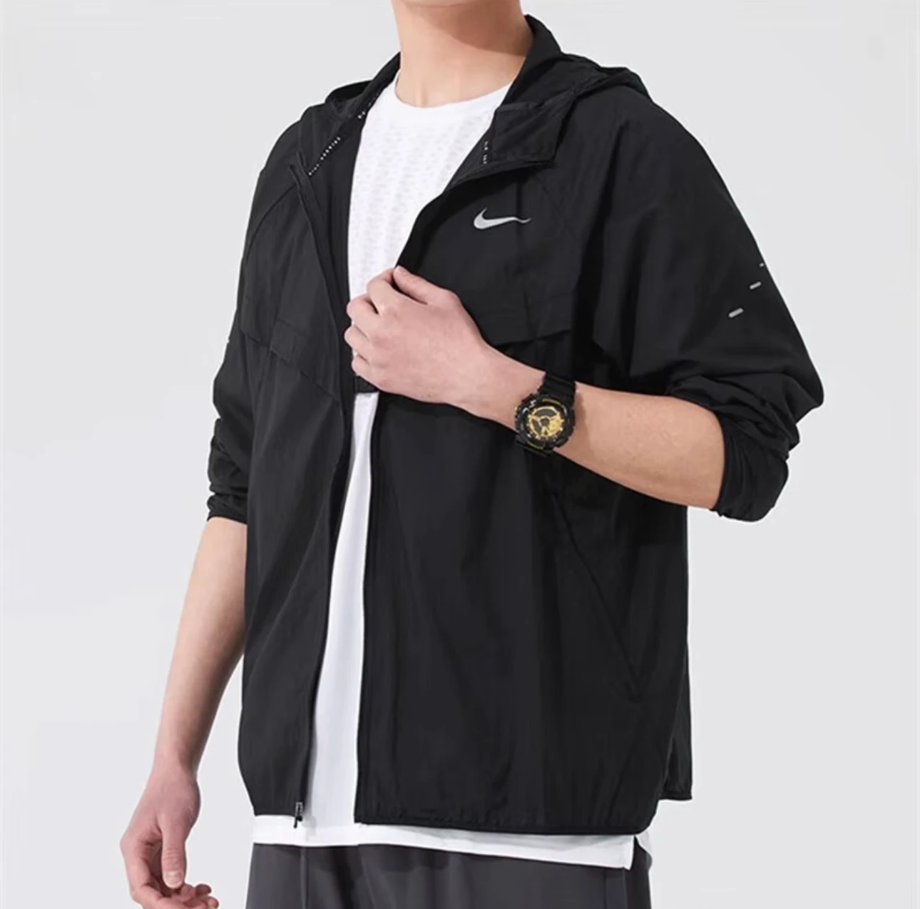 سترة Nike Clothing ذات اللون الصلب وغطاء للرأس وأكمام طويلة وسحاب للرجال باللون الأسود #1