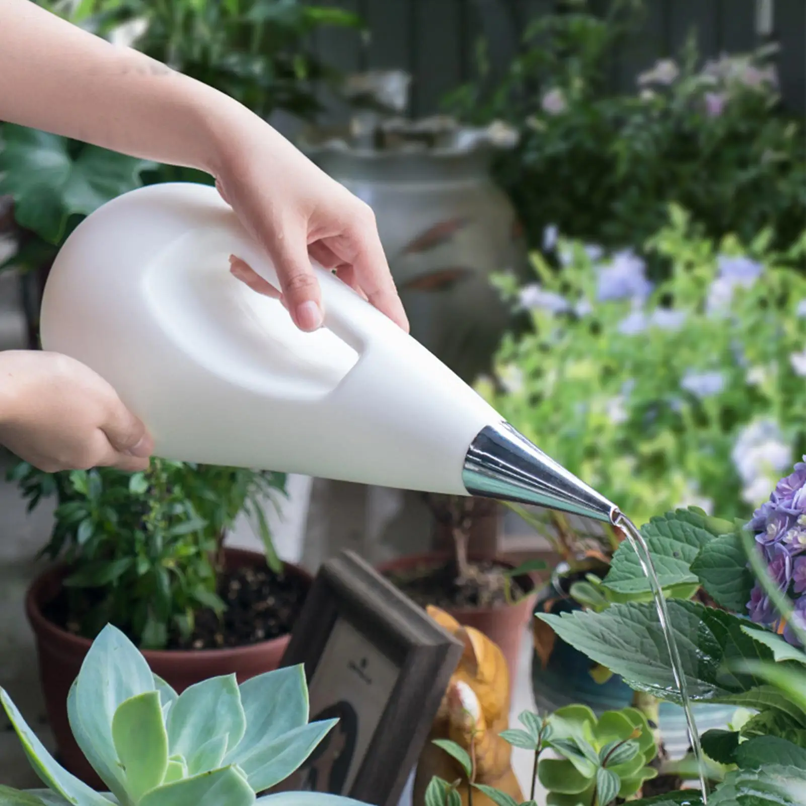 Watering Can Outdoor 2L Large Capacity Teardrop Shape Outdoor Watering Jug for Vegetables Flowers Garden Backyard Indoor Office