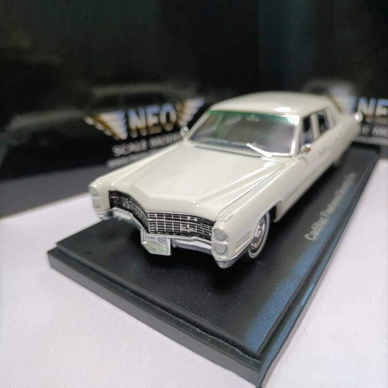 

Neo 1:43 Scale Resin Fleetwood 75 1966 Luxury Sedan Toys Cars Model Classics Adult Collection Souvenir Gifts Static Display