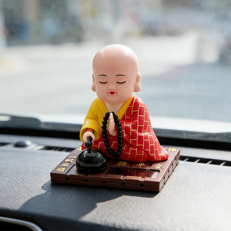 Solarbetriebener Kleiner Mönch Kreative Auto-Dekoration Armaturenbrett-Verzierung Auto-Innenausstattung Chinesischer Stil Buddhismus Glücksbringer