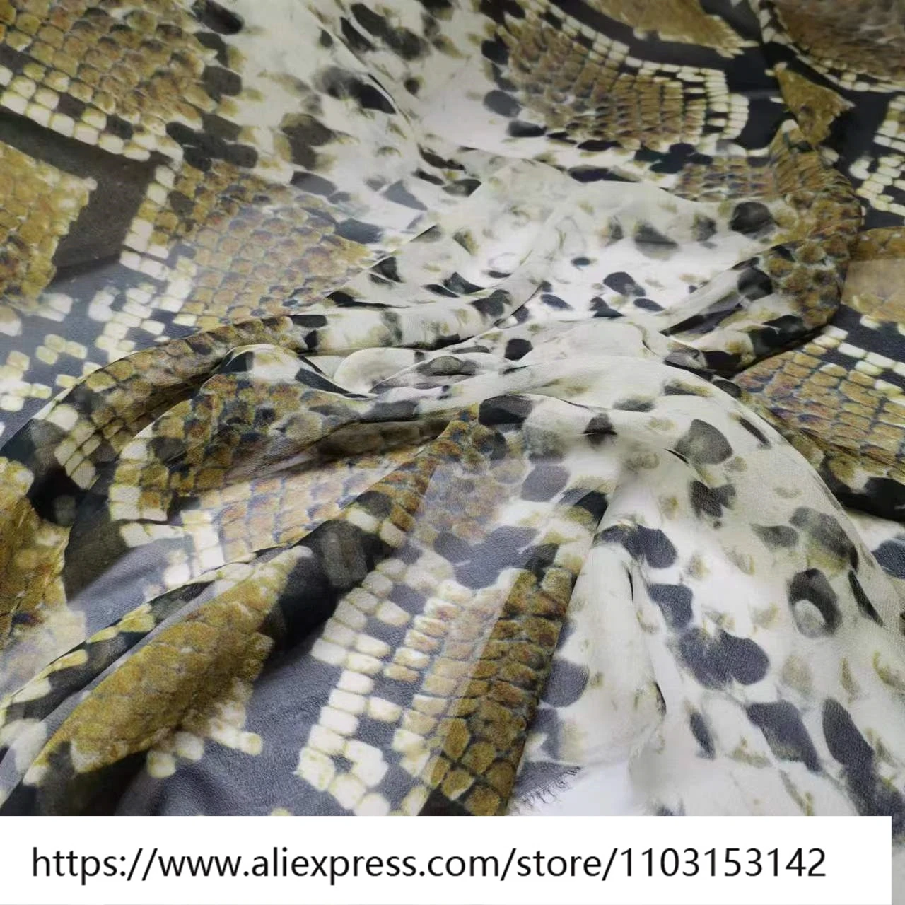 

Летняя легкая и слегка прозрачная шелковая ткань Qiaoqi с большим змеиным узором 8Momme, узкая мода