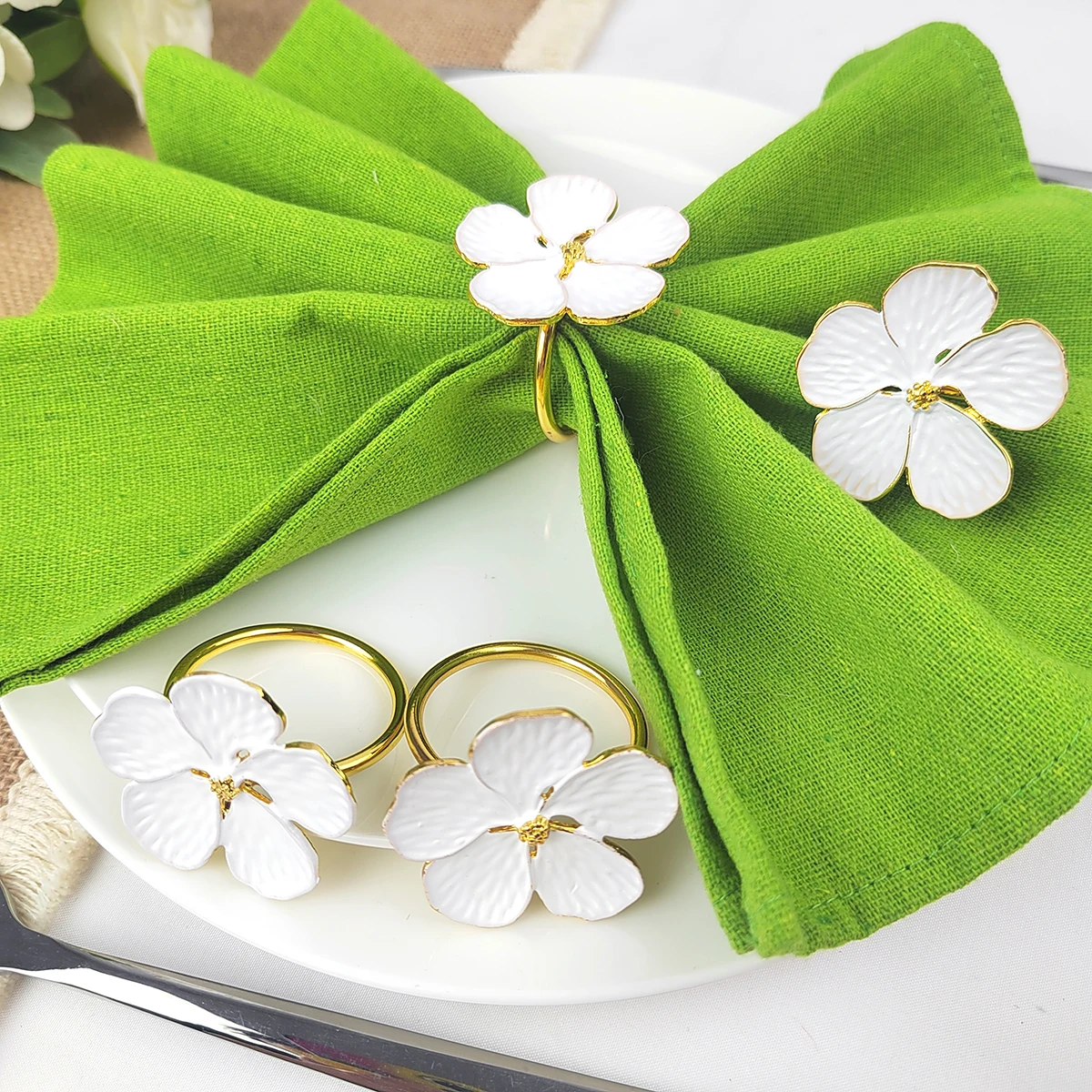 4PCS White Plum Blossom Napkin Rings Holder Metal Flower Types Accessories for Hotel Parties Feast Wedding Dining Table Decorate