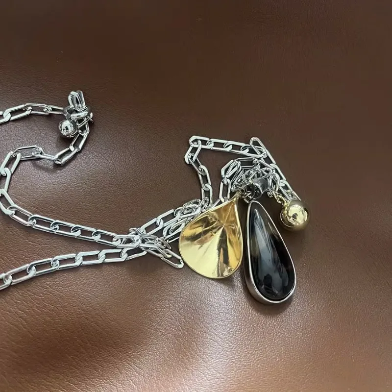 

Retro Amber Pendant, Sweater Chain, Necklace, Autumn and Winter Women's High-end Necklace Jewelry, Light Luxury Niche Accessorie