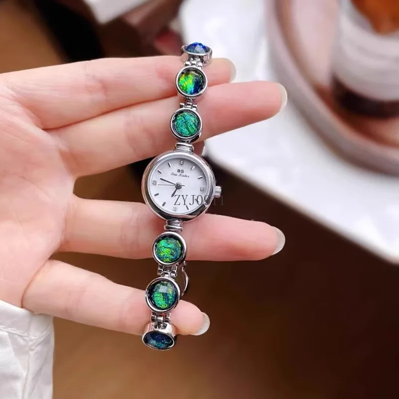 Green field retro style antique bracelet watch niche light luxury small dial simple quartz watch