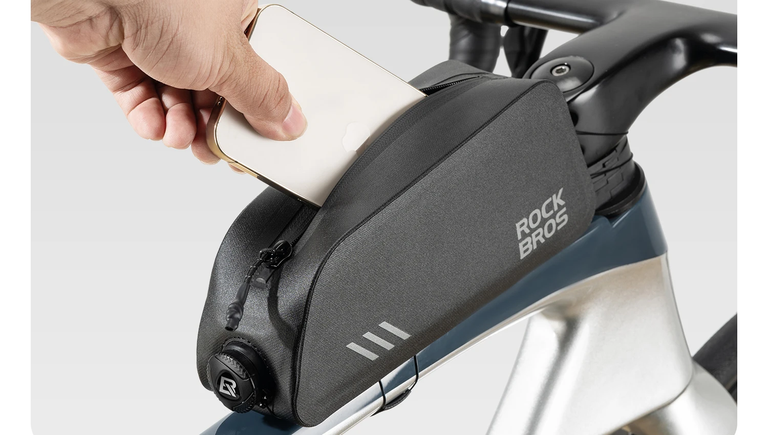ROCKBROS Vollständig Wasserdichte Oberrohr-Tasche 0,9L Fassungsvermögen MTB Rennrad-Rahmentasche Versiegelte Reißverschluss-Rahmentasche mit Stabilem Befestigungszubehör – Detail 15