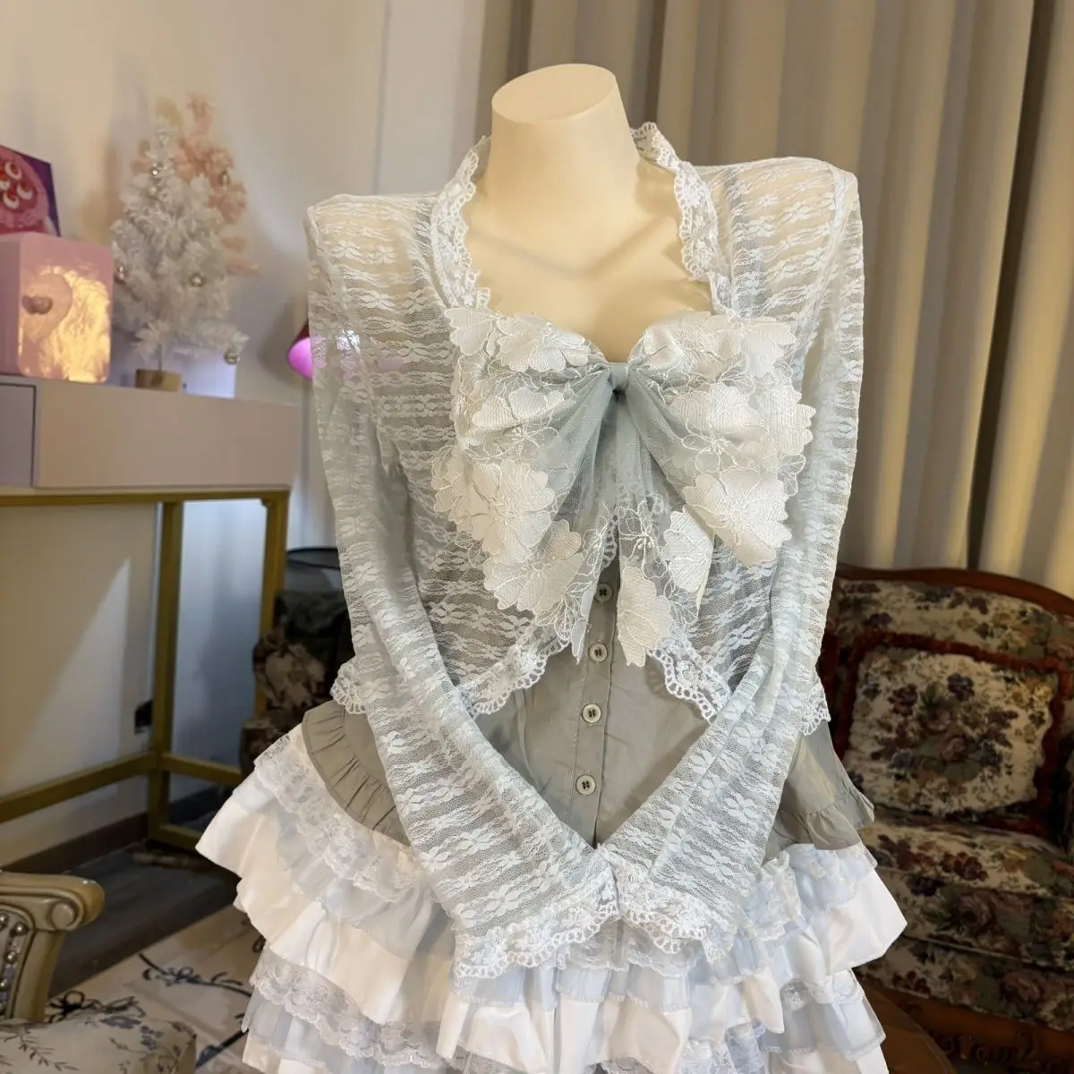 

Vintage Lace Big Bow Retro Era Pictorial Girl Ancient Spring and Summer Cardigan