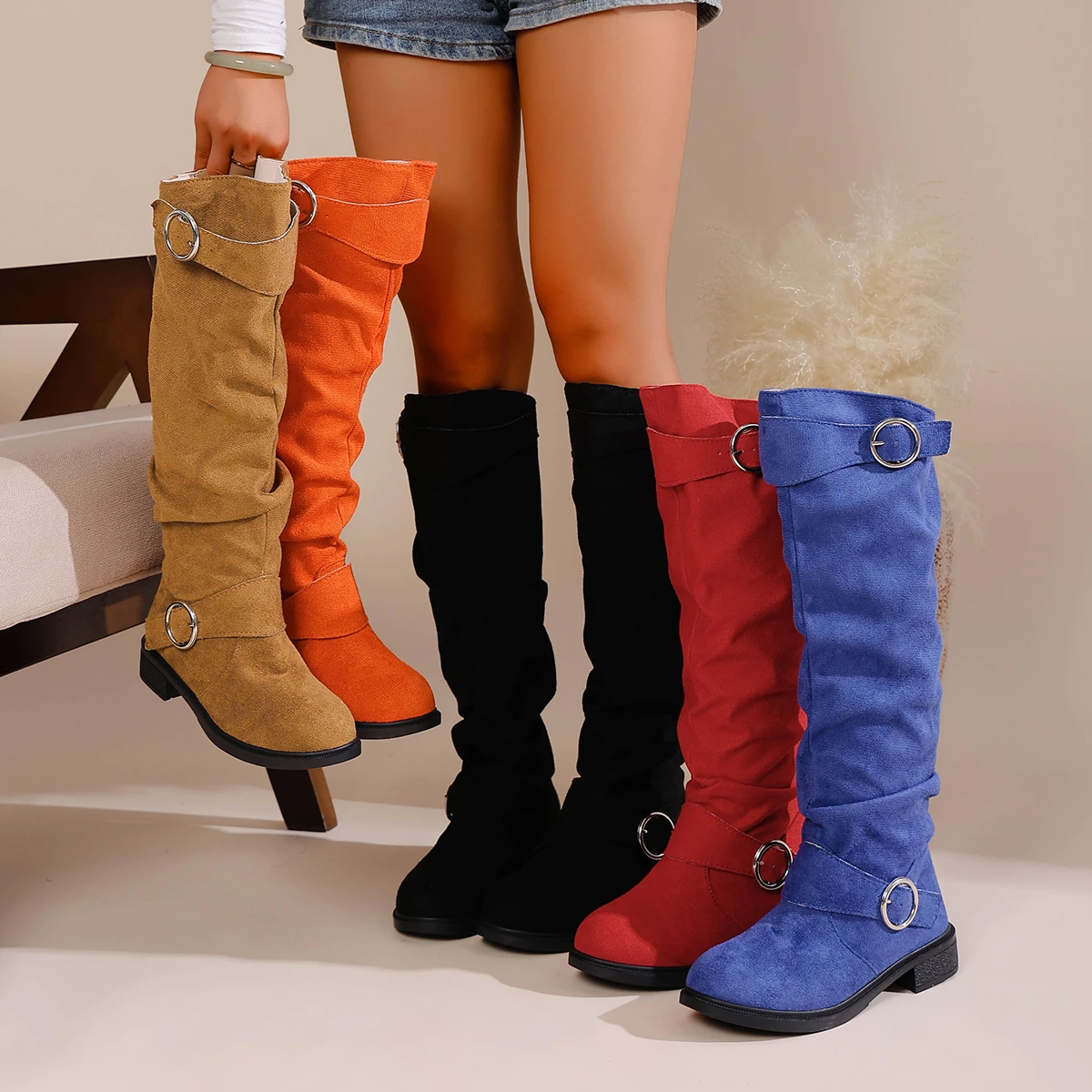 Nuevas botas de ante con punta redonda a la moda, cómodas y informales de longitud media, botas de caballero elegantes con hebilla Sexy para invierno para mujer