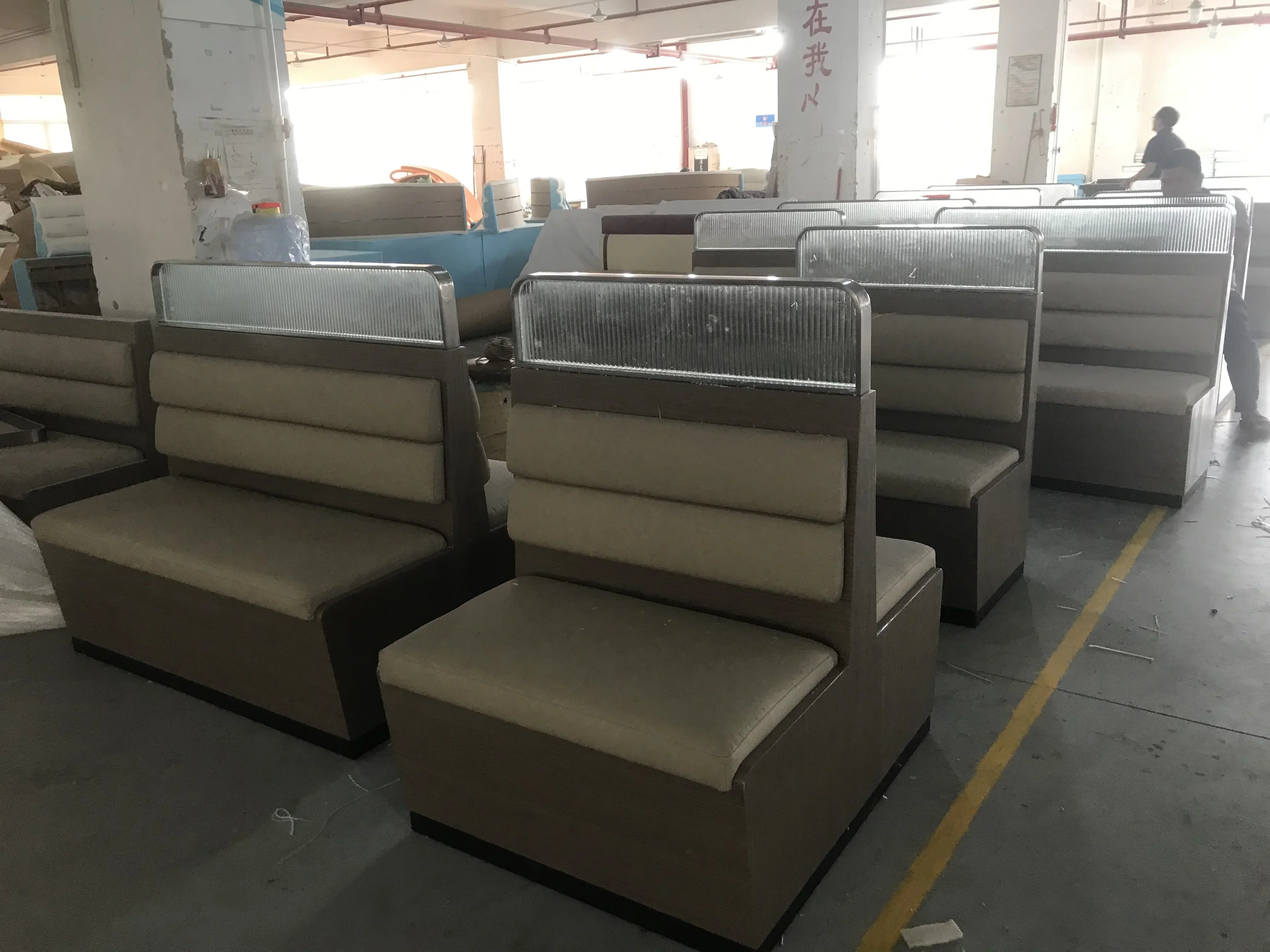 Wholesale Custom Solid Wood Restaurant Set Dining Fast Food Furniture Design High Back Single Side Restaurant Sofa Booth Seating