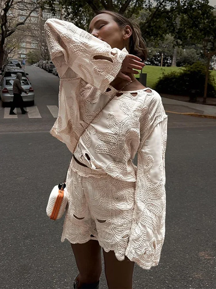 Holle Borduren Vrouwen Top Set Golf Cut Hoge Taille Vrouwelijke Shorts Sets Lente O Hals Onregelmatige Dame Vakantie Outfits