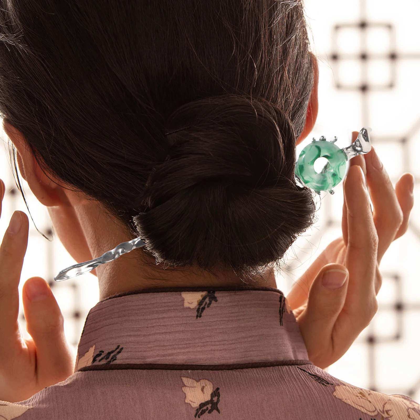

2 Pcs Snake-shaped Hairpin Stick Classical Style Decor Jade Vintage Chopstick Artificial Retro Bun Miss Holder