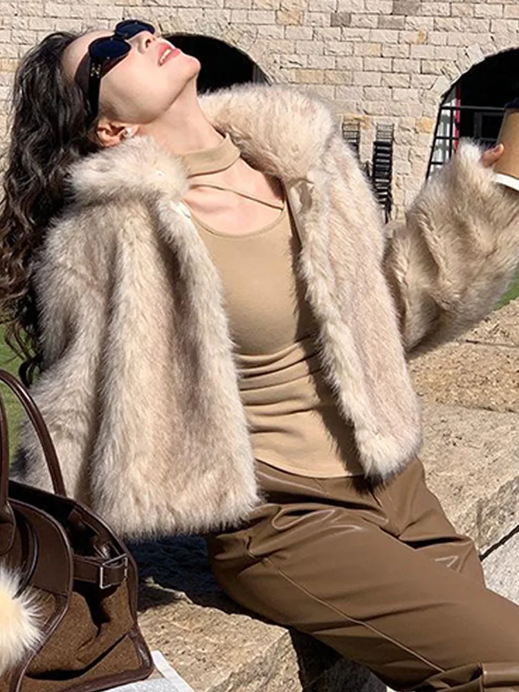 우아한 인조 모피 숏 코트 여성용 라펠 긴 소매 럭셔리 퍼리 재킷 2025 가을 겨울 신상 여성 루즈 두꺼운 아우터