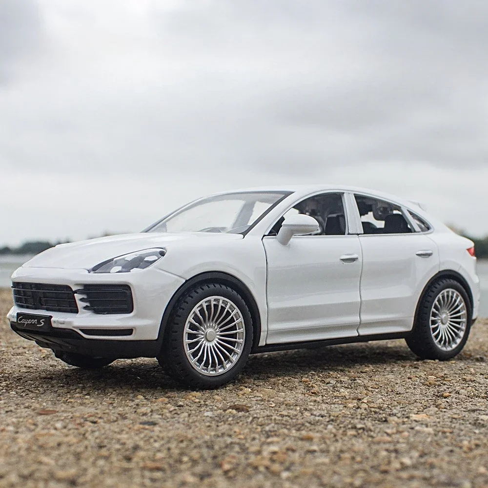 

Масштабная модель внедорожника Porsche Cayenne S 1:24, литая из металла, со звуком и светом, коллекционная, подарок