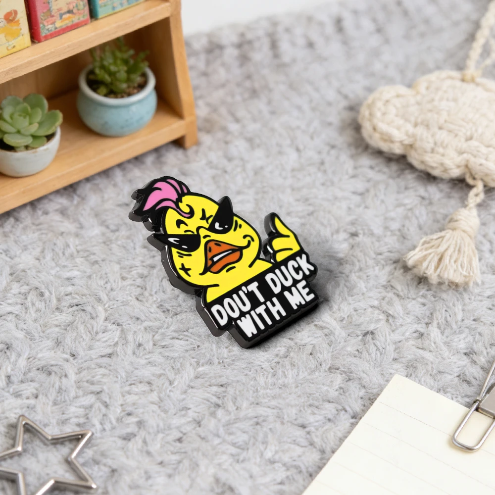 Coole Angry Duck „Don't Duck With Me“ Brosche Lustige Sonnenbrillen-Ente Anstecknadel Humorvolles Zitat Accessoires Modeschmuck Geschenk – Detail 9