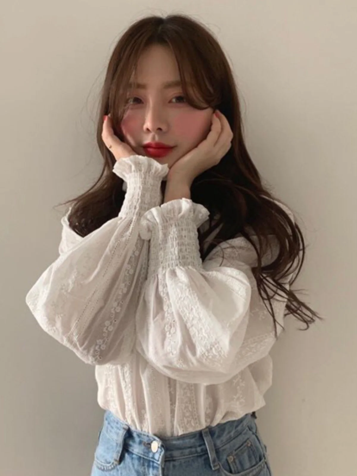 

Retro Hong Kong Sle White irt Women's Long Sve Design Lantern Sve Embroidery Top Fre Sle Straight Cut Bubble Sl...