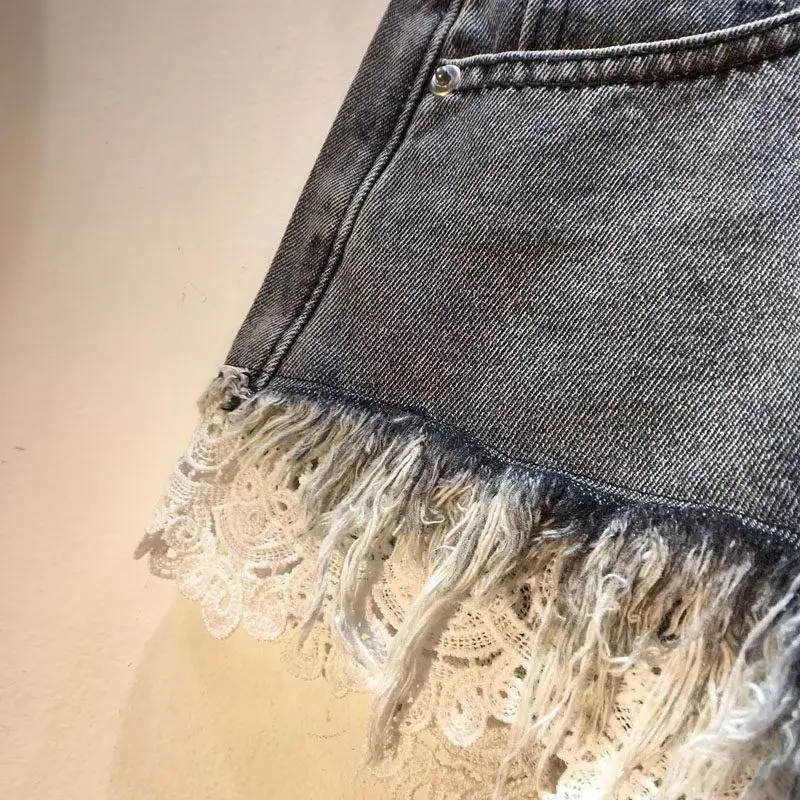 2026 Summer New Splicing Hook Lace High Waist Burr Denim Shorts Hot Pants Women