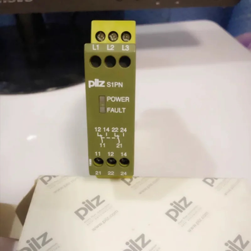 

Free Shipping PILZ 890210 S1PN 400-500VAC 2C/O PILZ Safety Relay Module Original New