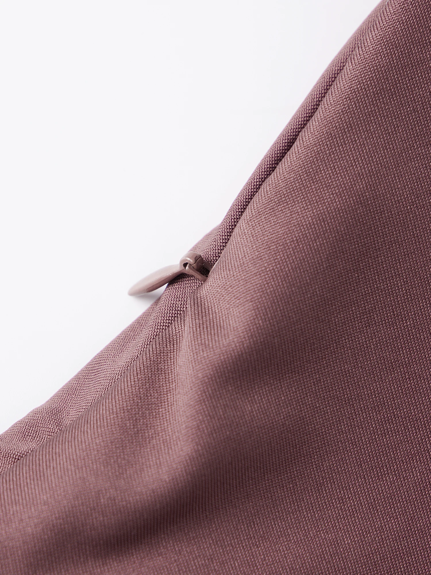 تنورة نسائية أنيقة مكشكشة مع حزام مثالية لحفلات الشاطئ الصيفية أو ملابس الشارع غير الرسمية