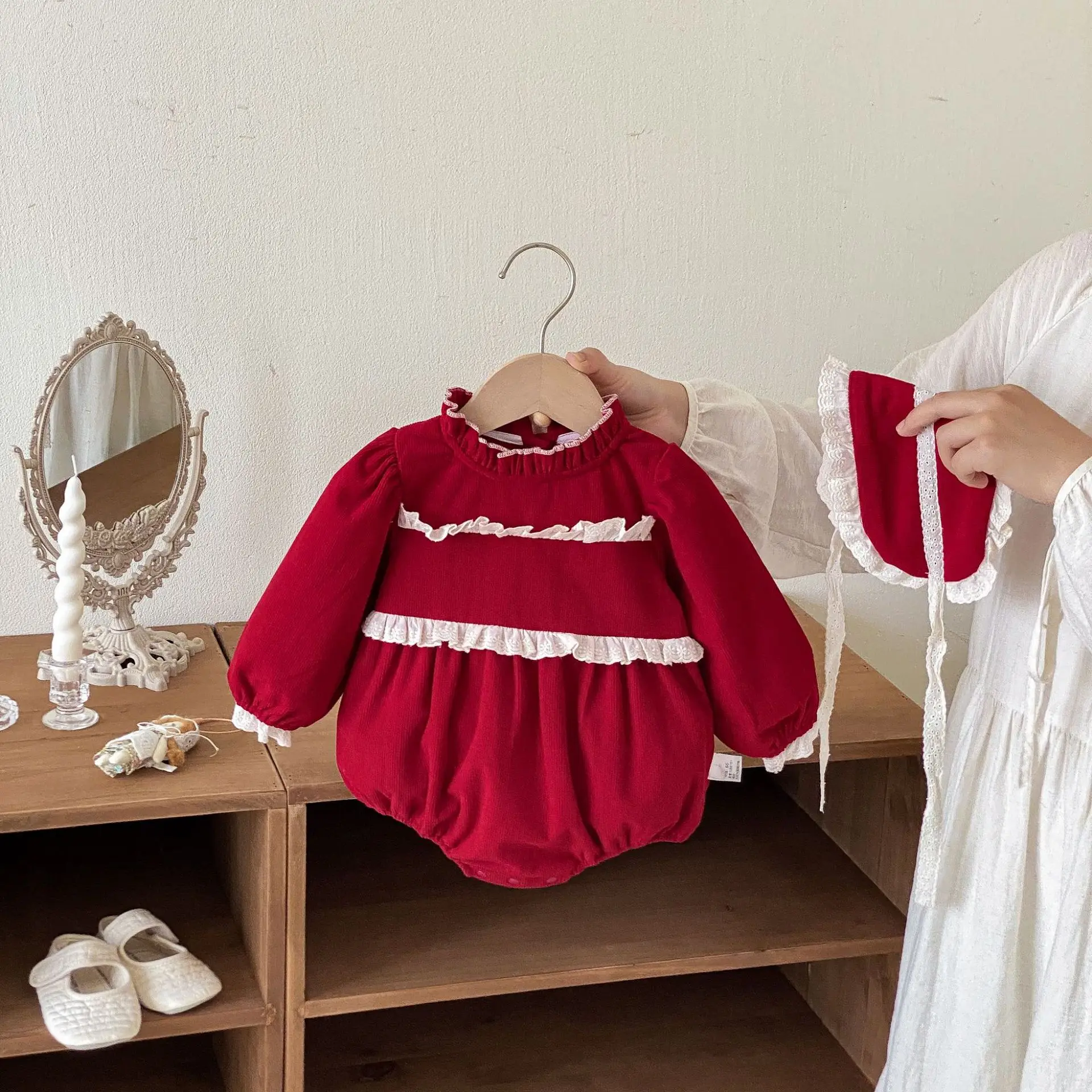 

2025 Autumn Clothes Girls Red Corduroy Clothes Korean Version Baby Baby Out Clothes Baby One-piece Fart Coat
